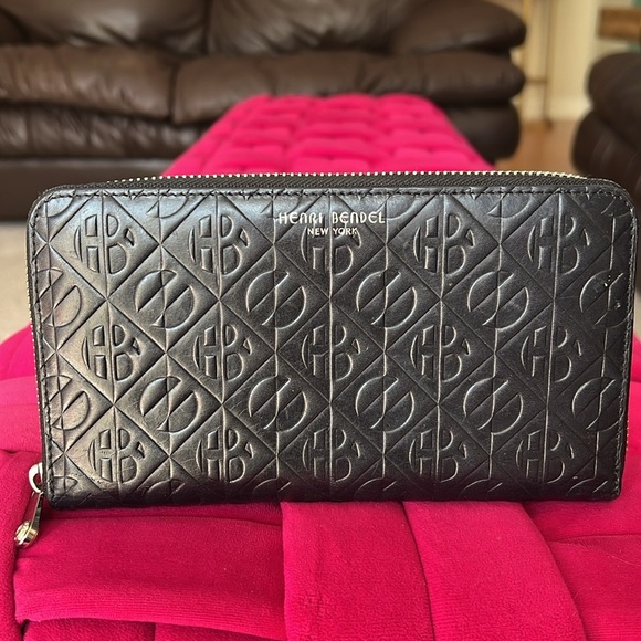 Henri Bendel Monogram Embossed Wallet-EUC - Picture 2 of 10